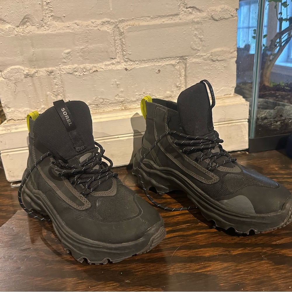 Sorel women’s kinetic breakthru venture waterproof sneakers